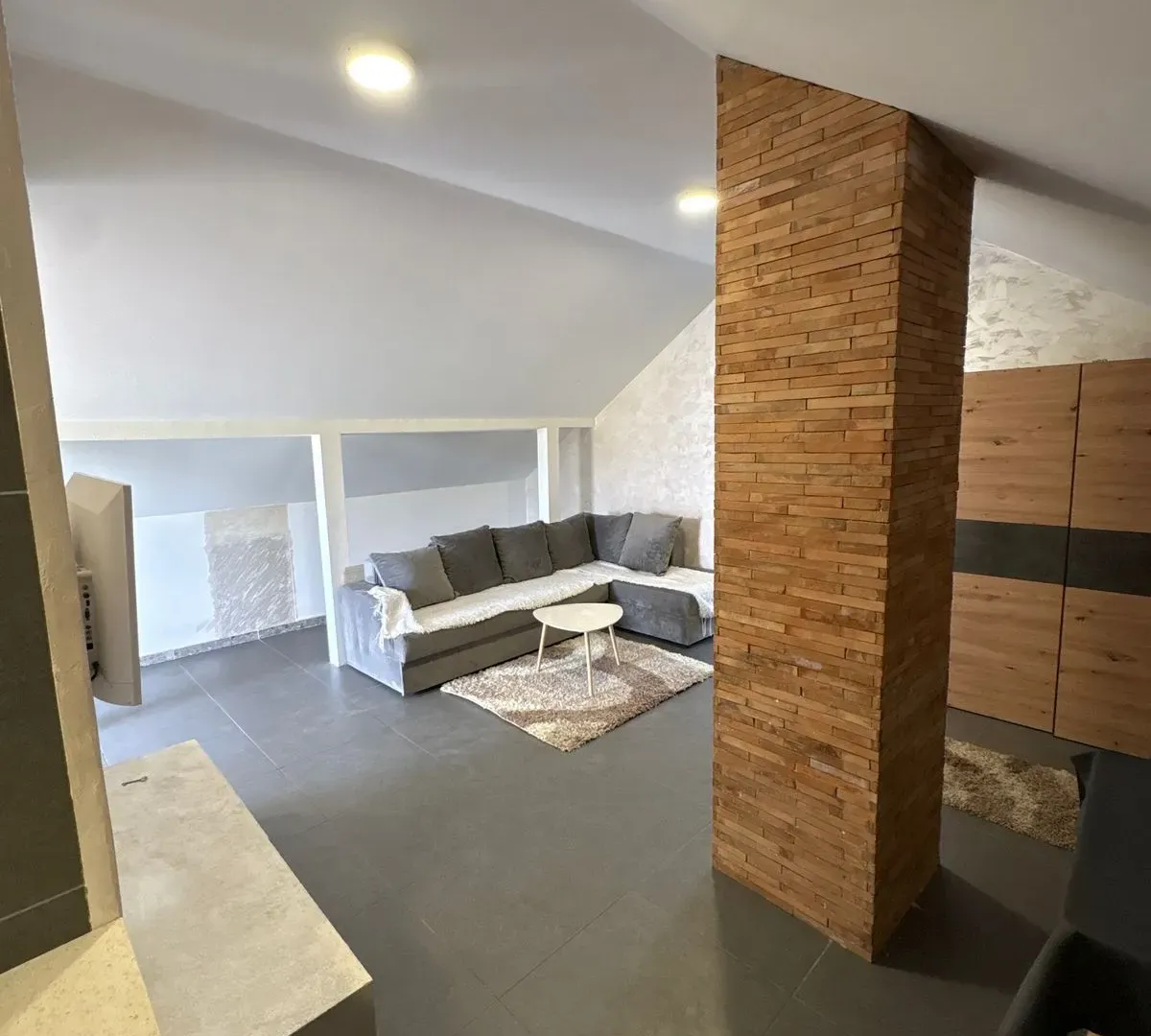 Rent, one bedroom apartment, 70m², Stari Aerodrom, Podgorica