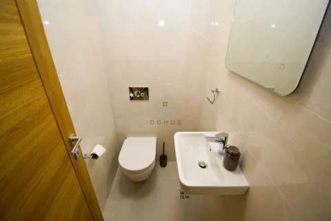 Izdavanje, dvosoban stan, 75m², City Kvart, Podgorica - image 12