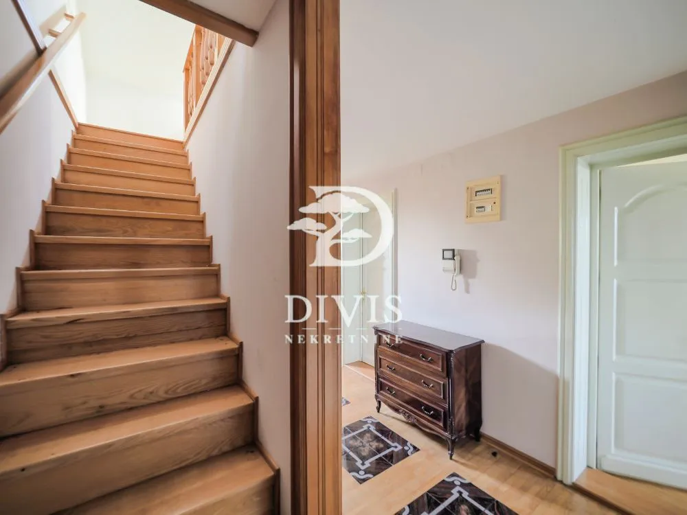 Sale, house, 171m², Voždovac Sve Podlokacije, Beograd