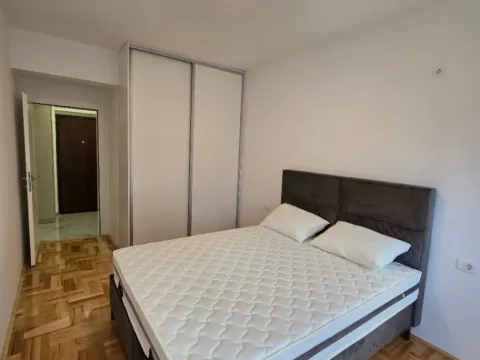 Izdavanje, dvosoban stan, 65m², Tuški Put, Podgorica - image 13