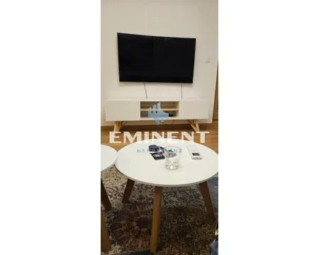 Dnevni boravak sa televizorom i stočićem. - image 3