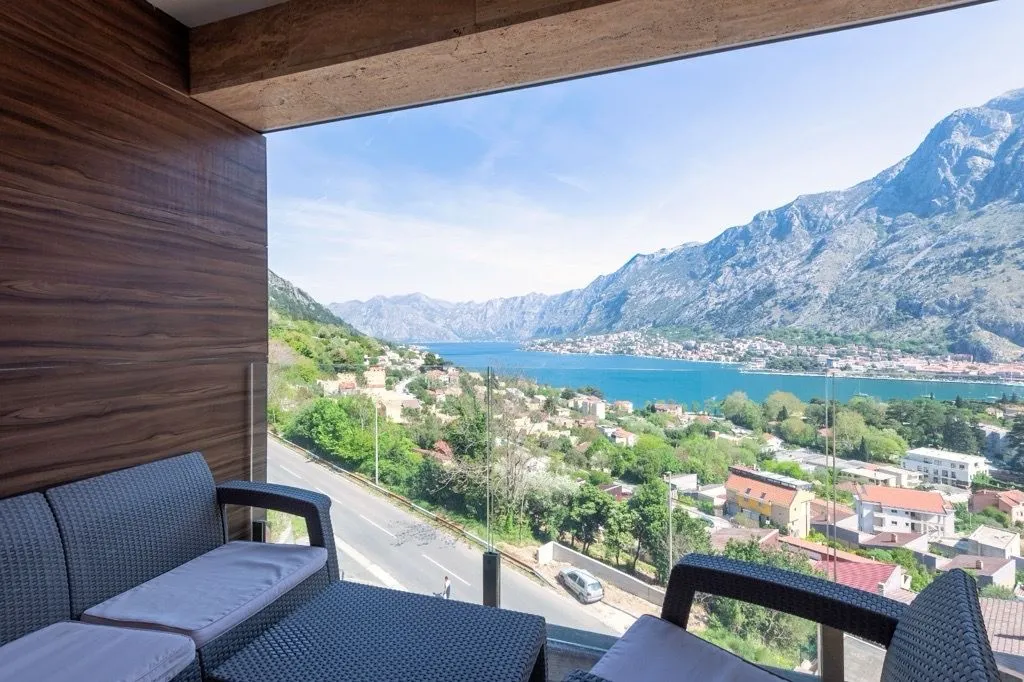 Rent, three bedroom apartment, 141m², Škaljari, Kotor
