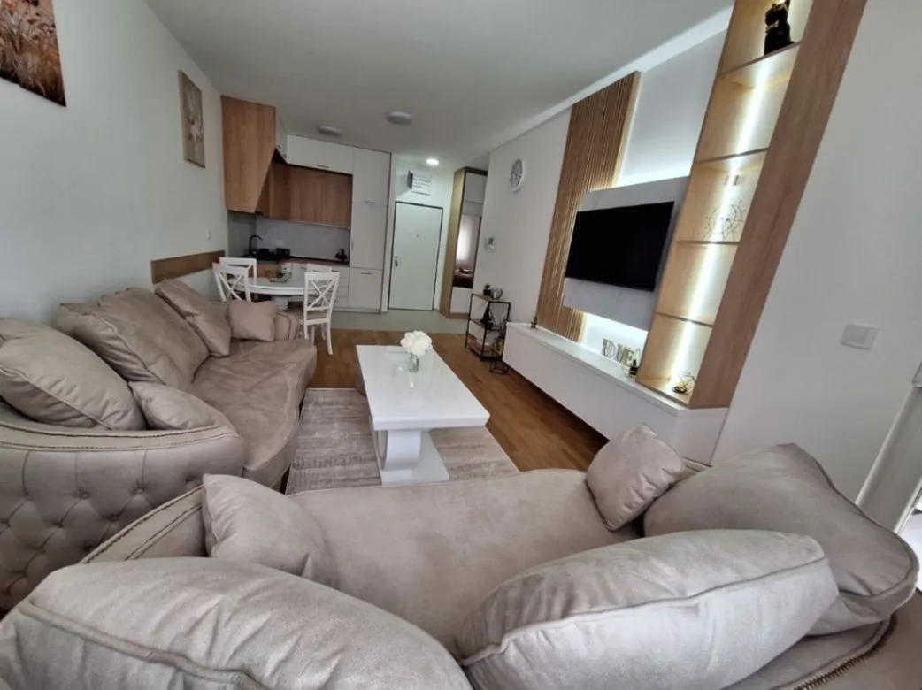 Izdavanje, jednosoban stan, 50m², Stari Aerodrom, Podgorica