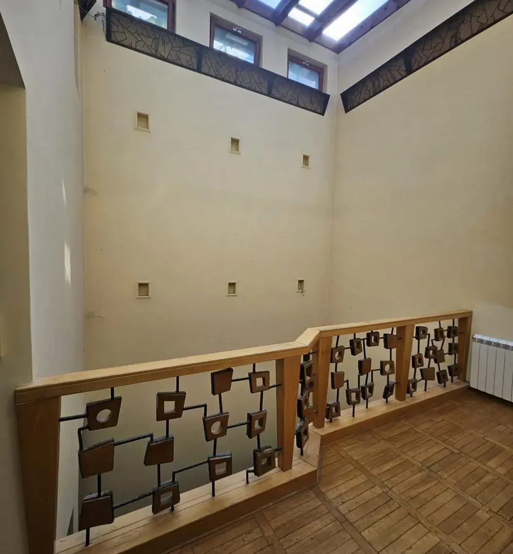 Izdavanje, kuća, 343m², Slavujev Venac, Zvezdara Sve Podlokacije