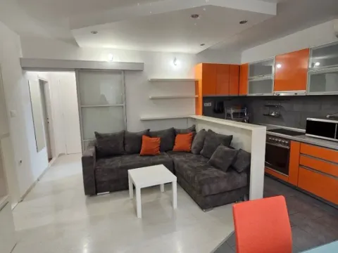 Izdavanje, dvosoban stan, 58m2, Dobrota, Kotor Izdavanje, dvosoban stan, 58m2, Dobrota, Kotor