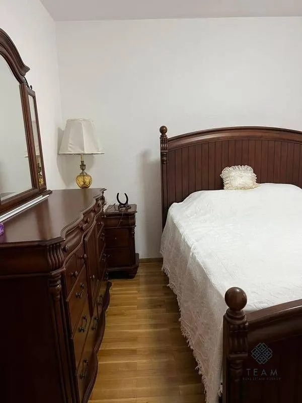 Izdavanje, kuća, 400m², Zlatica, Podgorica