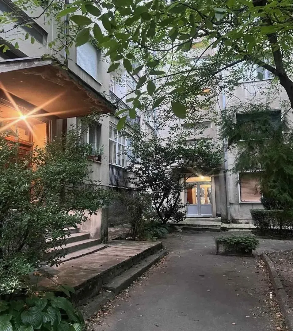 Izdavanje, trosoban stan, 55m², Savski Venac, Beograd