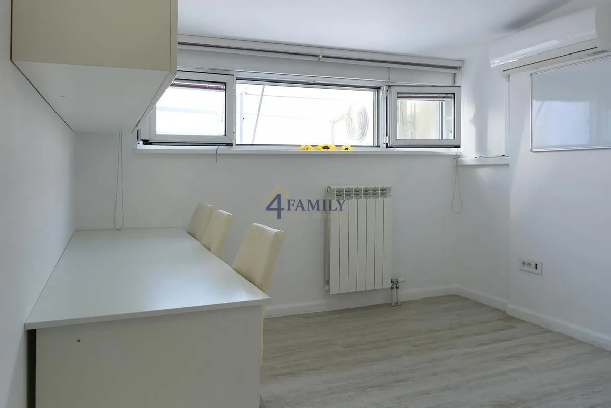 Prodaja, stan, 118m², Đeram Pijaca, Beograd