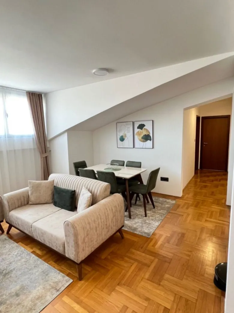 Izdavanje, dvosoban stan, 71m², Stari Aerodrom, Podgorica