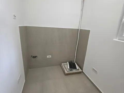 Izdavanje, poslovni prostor, 115m², Blok 9, Podgorica - image 4