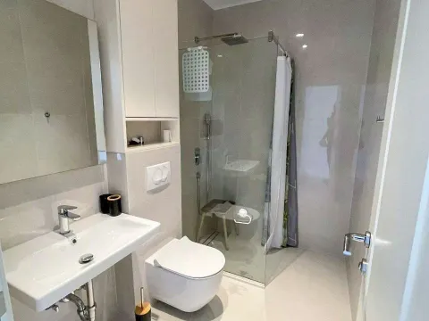 Izdavanje, dvosoban stan, 159m², Tivat, Crna Gora - image 4