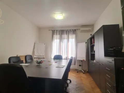 Izdavanje, poslovni prostor, 100m², Savski Venac, Beograd - image 12