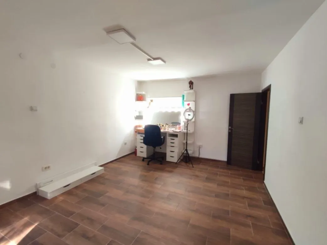 Rent, office space, 80m², Blok 5, Podgorica