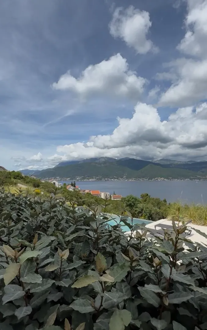 Prodaja, jednosoban stan, 157m², Krašići, Tivat
