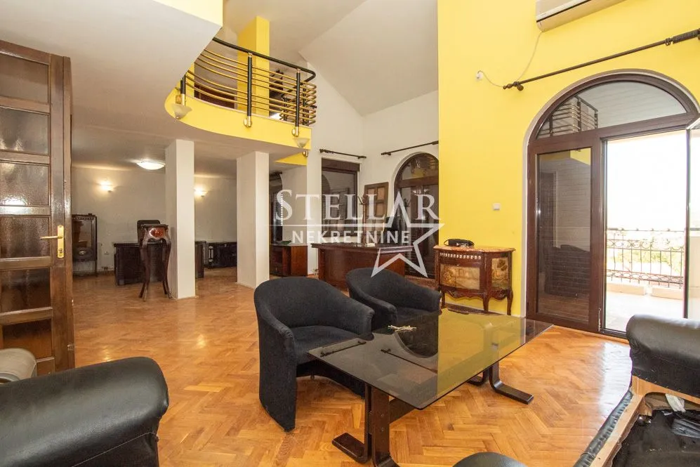 Izdavanje, kuća, 320m², Gorica C, Podgorica