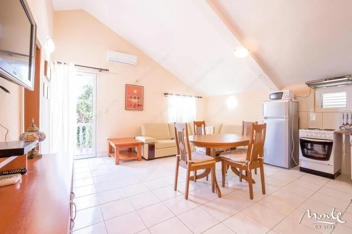 Prodaja, dvosoban stan, 53m², Orahovac, Kotor