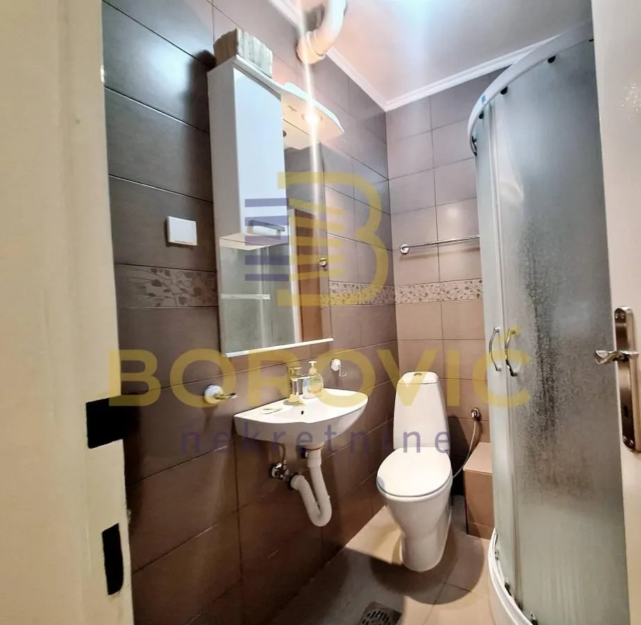 Izdavanje, četvorosoban stan, 65m², Novi Beograd Blok 21, Novi Beograd Sve Podlokacije