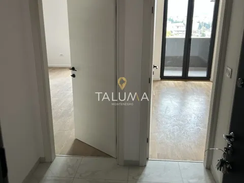 Prodaja, jednosoban stan, 43m², Stari Aerodrom, Podgorica - image 3