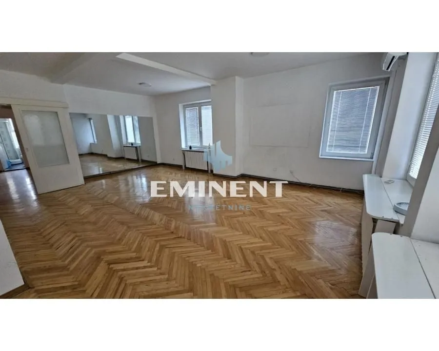 Izdavanje, četvorosoban stan, 130m², Zemun Sve Podlokacije, Beograd