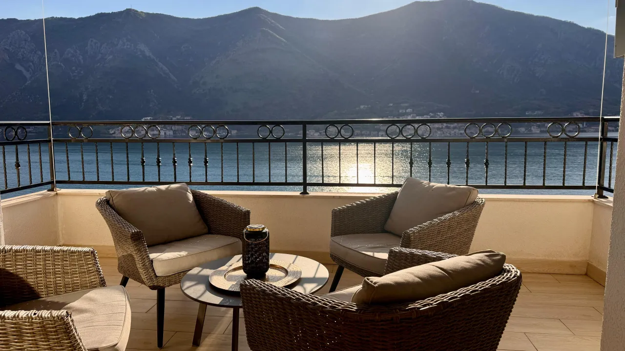 Sale, two bedroom apartment, 85m², Dobrota, Kotor