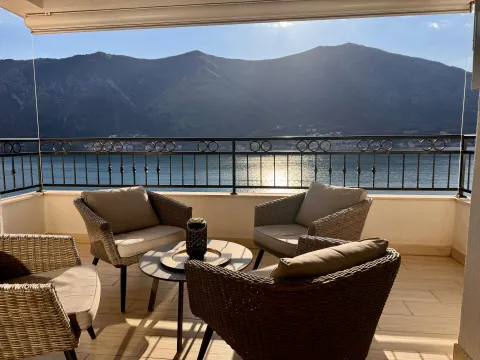 Sale, two bedroom apartment, 85m², Dobrota, Kotor - image 1