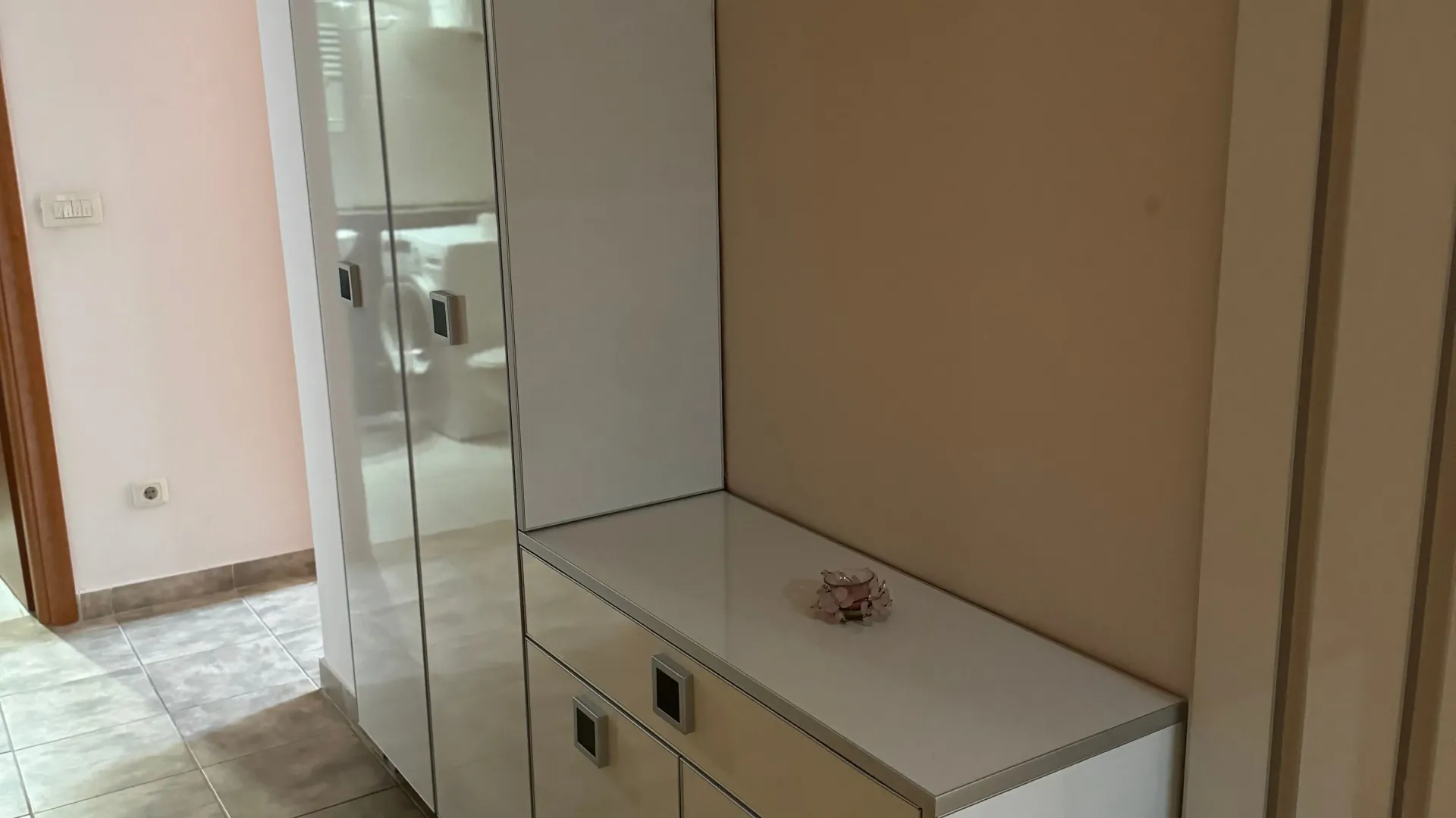 Izdavanje, jednosoban stan, 50m², Krivi Most, Podgorica