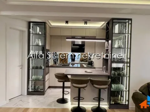 Rent, three bedroom apartment, 80m², Neimar, Vračar Sve Podlokacije - image 6