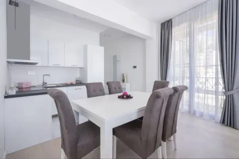 Rent, two bedroom apartment, 55m², Bečići, Budva - image 4