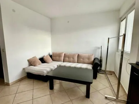 Izdavanje, trosoban stan, 77m2, Bulevar, Budva Izdavanje, trosoban stan, 77m2, Bulevar, Budva