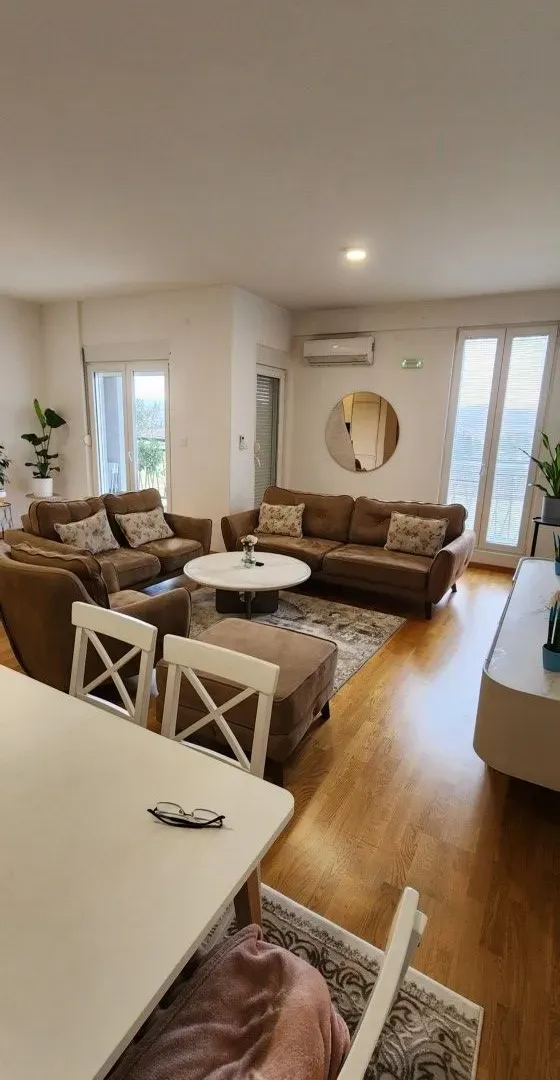 Prodaja, četvorosoban stan, 160m², Stari Aerodrom, Podgorica
