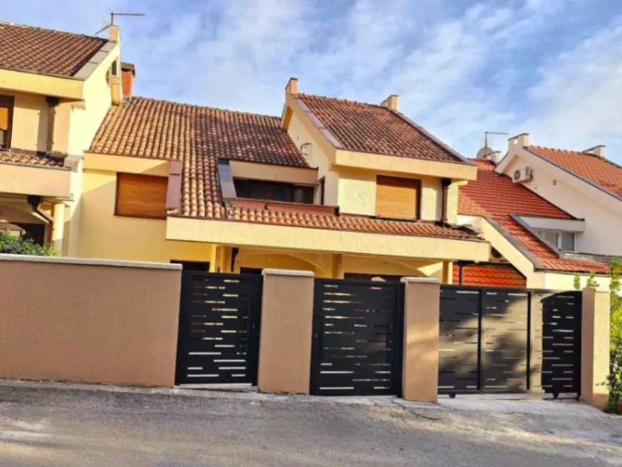 Rent, house, 400m², Gorica C, Podgorica