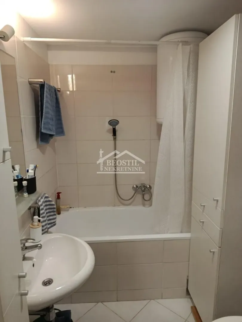 Prodaja, trosoban stan, 84m², Voždovac Sve Podlokacije, Beograd