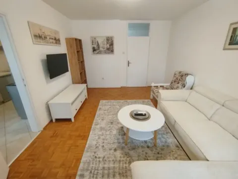 Izdavanje, dvosoban stan, 70m², Pobrežje, Podgorica - image 5