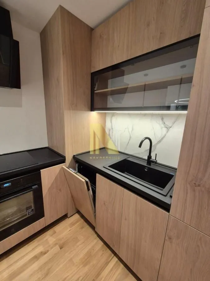 Izdavanje, trosoban stan, 67m², Banatić, Novi Sad Sve Podlokacije