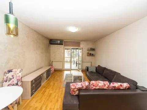 Prodaja, dvosoban stan, 150m², Stari Aerodrom, Podgorica - image 5