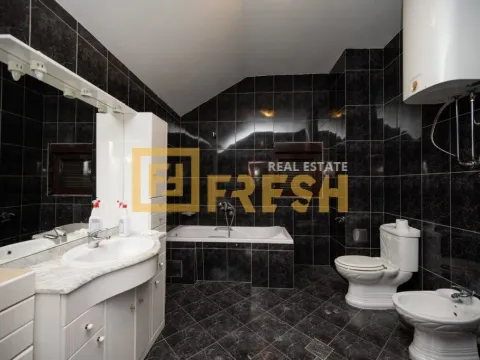 Izdavanje, kuća, 260m², Gorica C, Podgorica - image 23