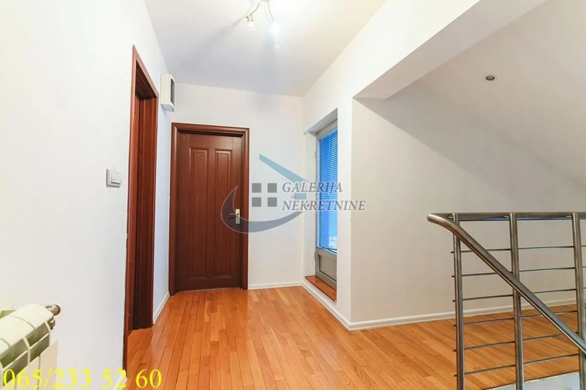 Prodaja, četvorosoban stan, 101m², Autokomanda, Voždovac Sve Podlokacije