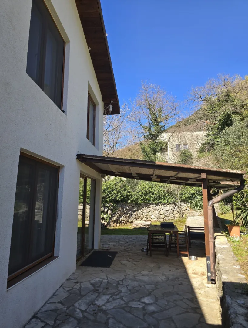 Izdavanje, kuća, 160m², Mirac, Kotor
