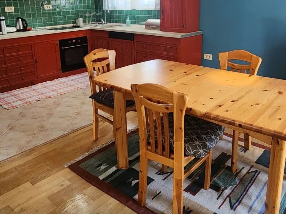 Rent, house, 200m², Tološi, Podgorica