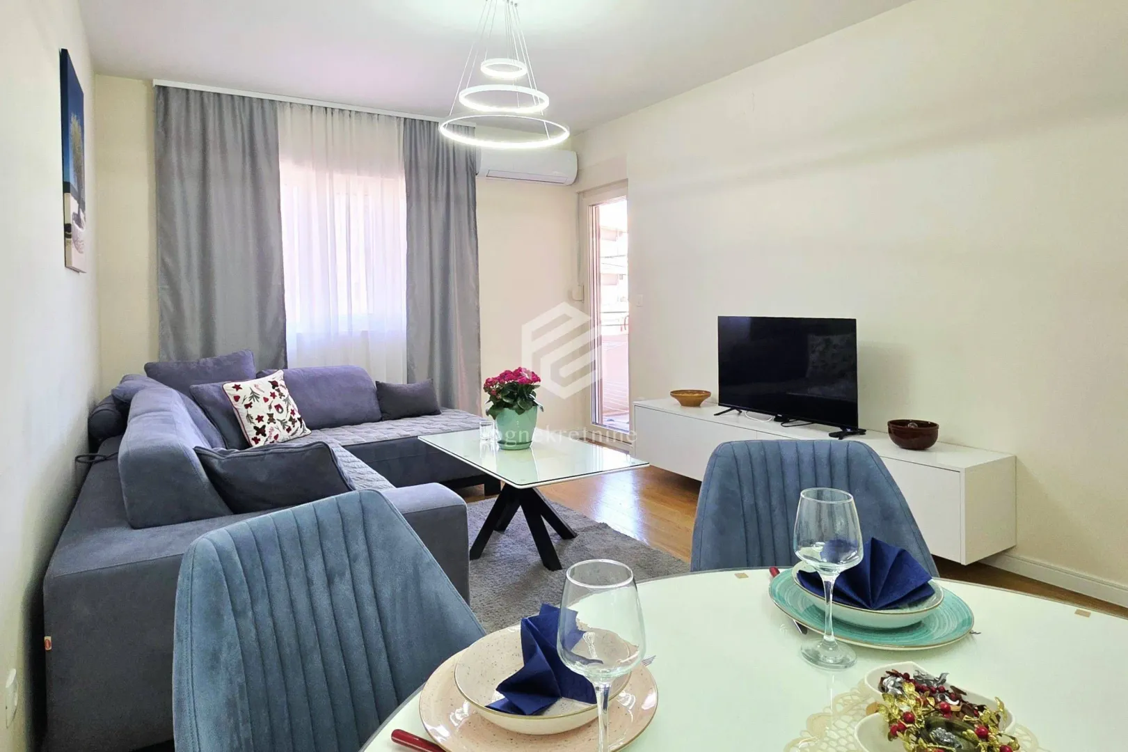 Izdavanje, jednosoban stan, 49m², Central Point, Podgorica