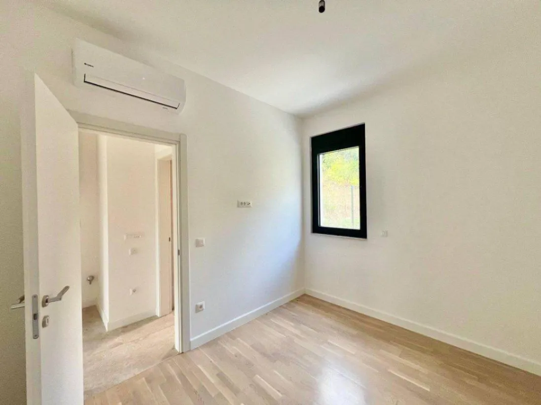 Prodaja, dvosoban stan, 72m², Dobrota, Kotor