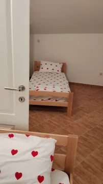 Izdavanje, dvosoban stan, 70m², Sutomore, Bar - image 7