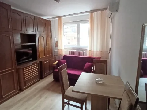 Stan in Vračar Hram