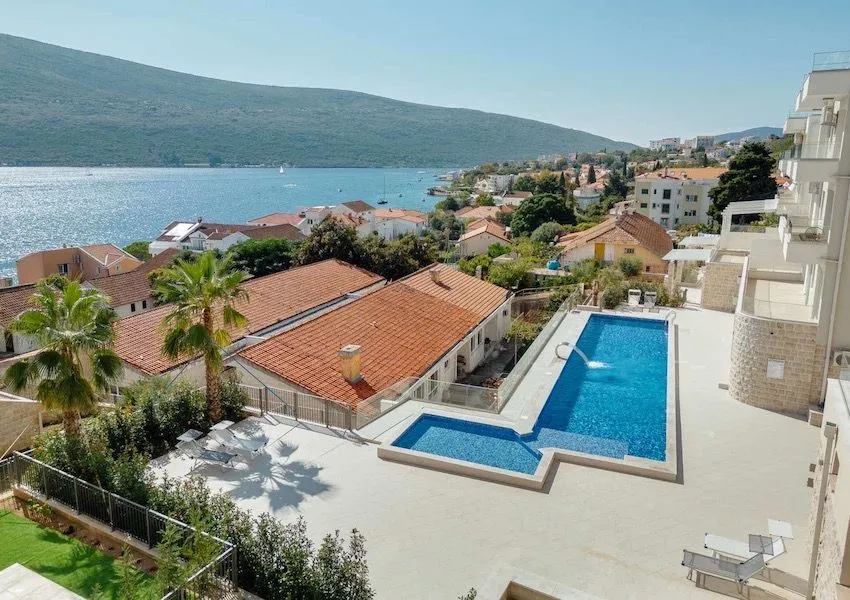 Prodaja, dvosoban stan, 91m², Baošići, Herceg Novi