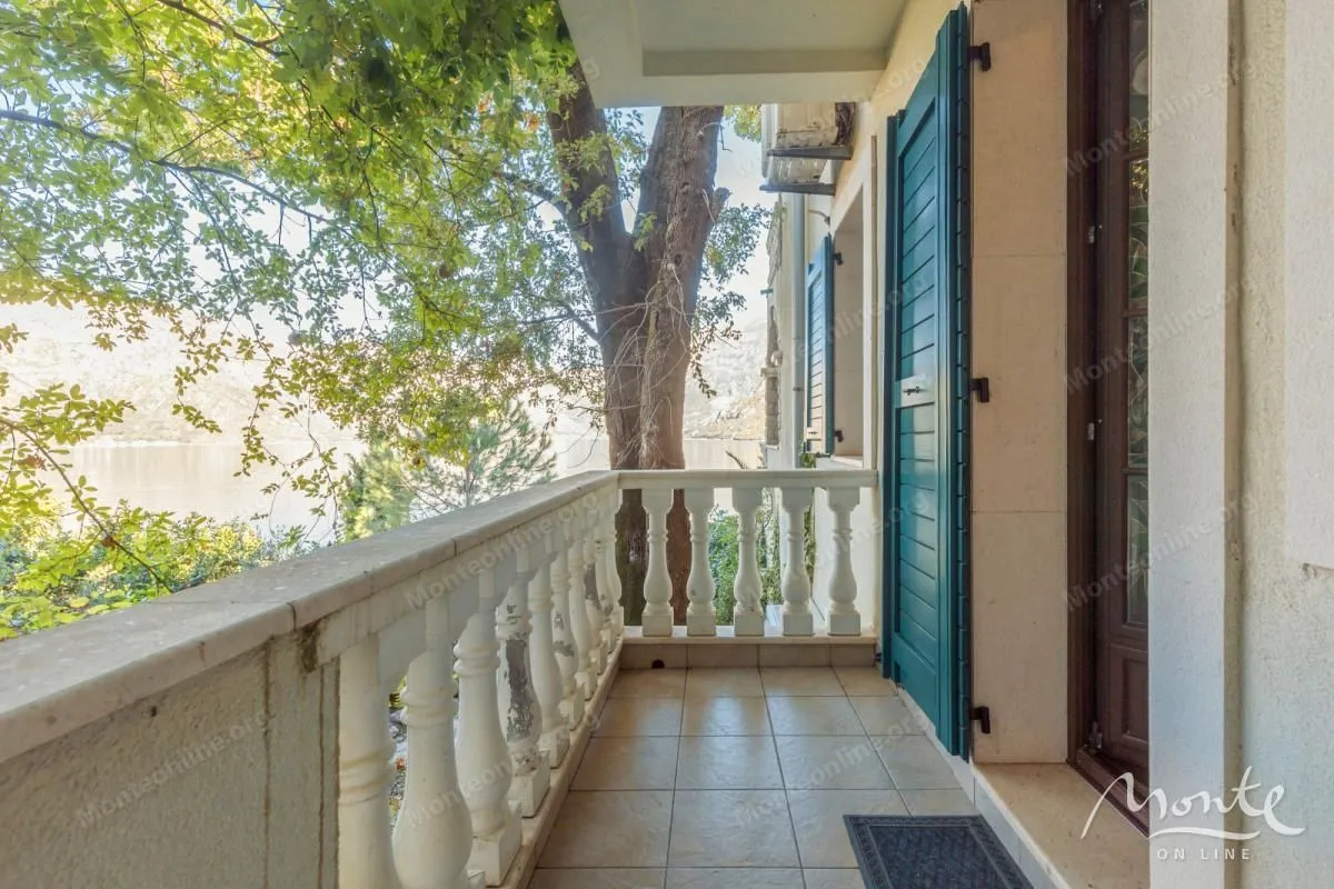 Prodaja, dvosoban stan, 84m², Kostanjica, Kotor