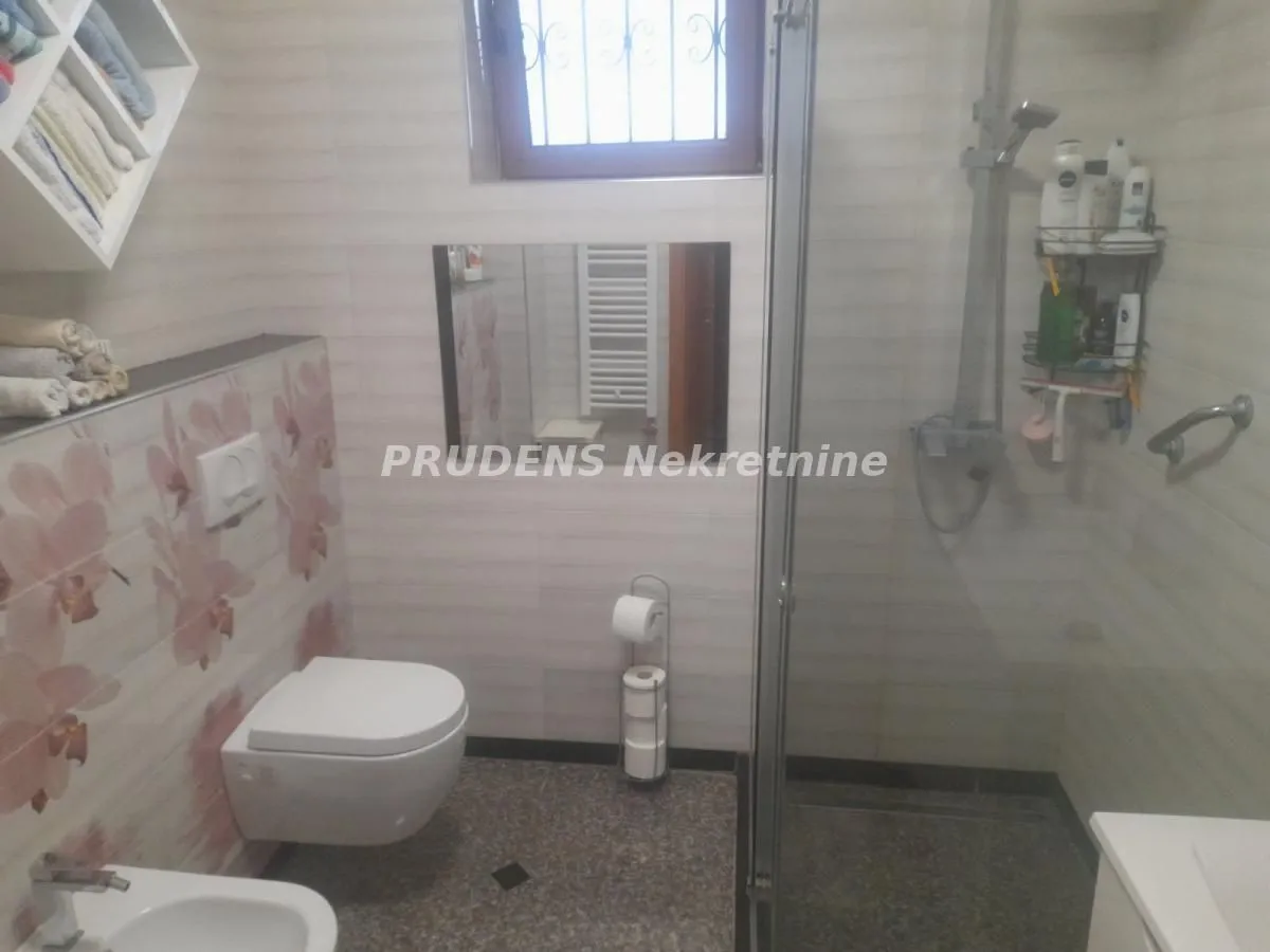 Sale, house, 190m², Surčin, Beograd