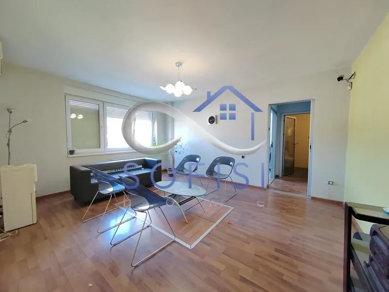 Izdavanje, poslovni prostor, 80m², Centar, Novi Sad