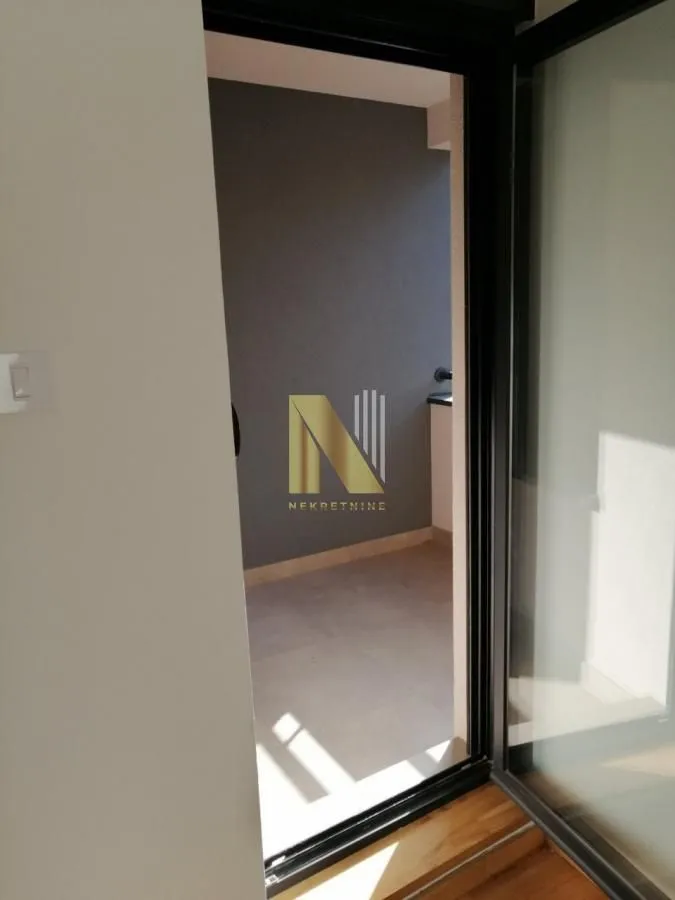 Izdavanje, dvosoban stan, 61m², Socijalno, Novi Sad Sve Podlokacije