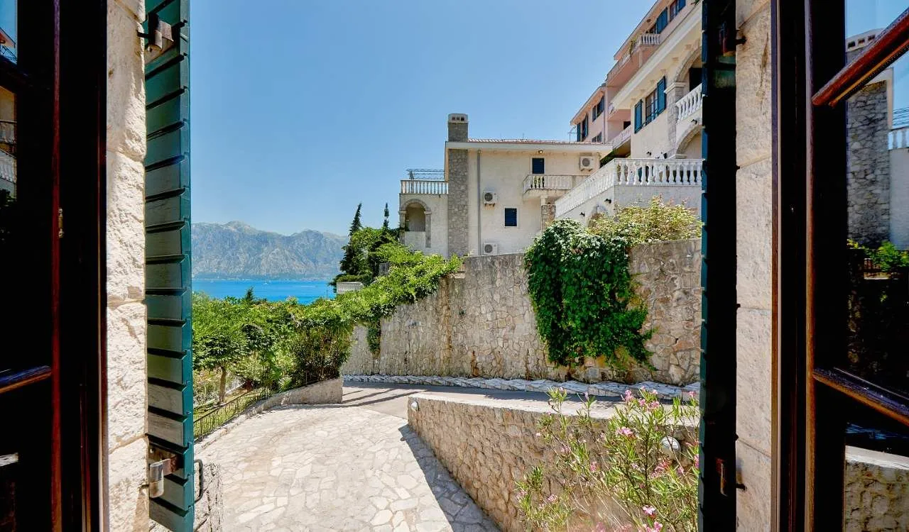 Sale, house, 235m², Kostanjica, Kotor