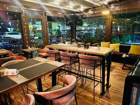 Rent, hospitality venue, 225m², City Kvart, Podgorica - image 1